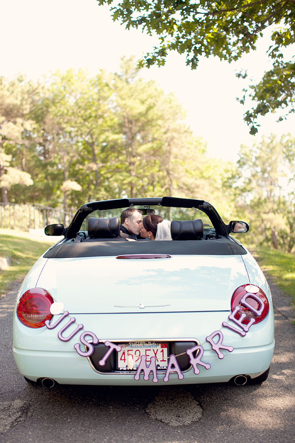 just married sign, light blue car, Cliff House Resort, Ogunquit, ME, Wedding Pictures Photos, Victoria Souza Photography, Best CT Wedding Photographer